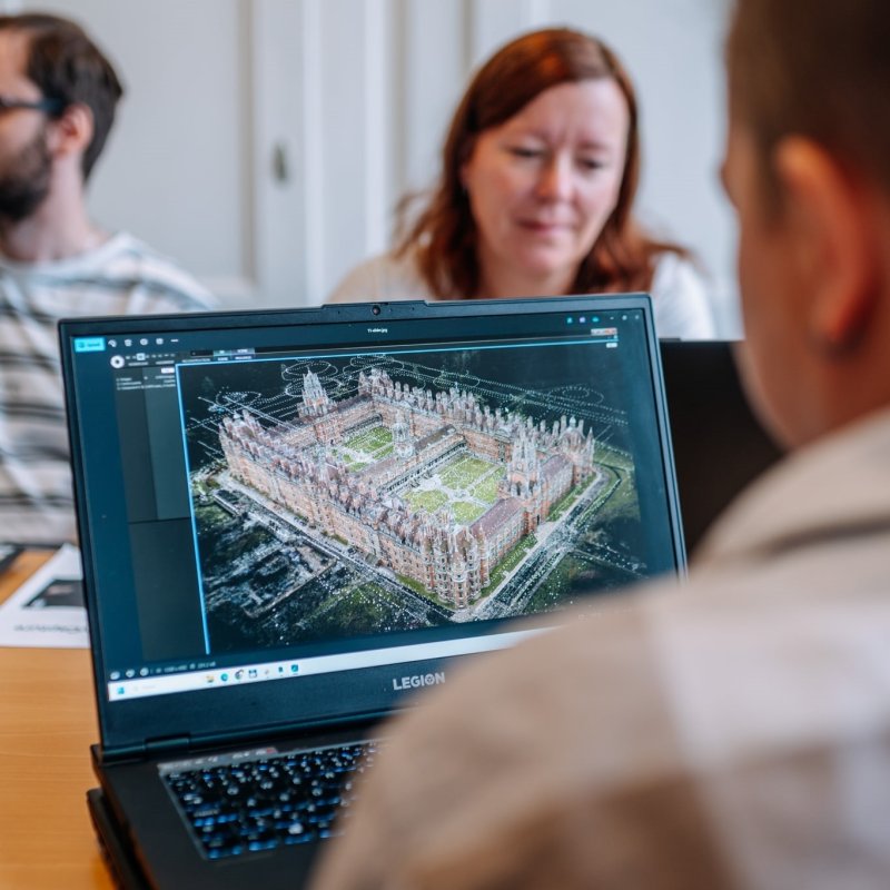Pohled na 3D model historického komplexu během školení